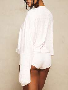 MISSGUIDED X Carli Bybel Setelan Dua Potong Sweatshirt Lengan Panjang Oversized Motif Bunga dan Celana Pendek Mini dengan Motif Bunga Mawar Kecil - Berwarna merah muda - View 6