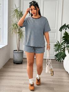 SHEIN EZwear 大尺碼女款圓領條紋短袖上衣與短褲休閒兩件套 - 藍色 - 查看 6