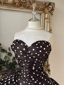 Lovelzi Elegante vestido mini sin tirantes de moda romántica vintage color café con lunares, estilo corto de satén con volantes en capas esponjosas y corte A, adecuado para regreso a la escuela, baile de graduación, boda y vestido de noche formal para mujeres - Café integral - Ver 6