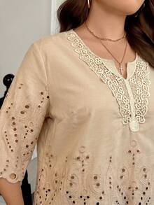 SHEIN LUNE Blus Wanita Ukuran Besar Model V-Neck Berenda dengan Detail Lubang-Lubang, Desain Sederhana untuk Musim Gugur - Aprikot - View 4