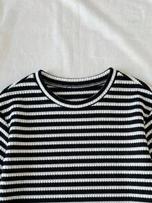 SHEIN Kaos dan Celana Pendek Bergaris Pink Kasual Sehari-hari Serbaguna dan Nyaman untuk Anak Perempuan Remaja - Hitam - View 5