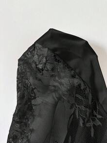 SHEIN SilkySpell 仿絲拼接性感蕾絲露背大尺碼女款吊帶睡裙 - 黑色 - 查看 3