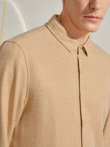VeloEdit Kemeja Pria Tombol Depan Plain Casual - Khaki - View 6