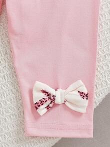 SHEIN Vintaside Kids 2件組新生女嬰杏色蝴蝶結豹紋圓領長袖荷葉袖保暖內裡羅紋軟面料T恤上衣 + 鬆緊腰休閒粉色長褲，休閒可愛韓風甜美套裝，適合秋冬日常穿著、旅行、度假、派對、室內外場合 - 粉色 - 查看 8