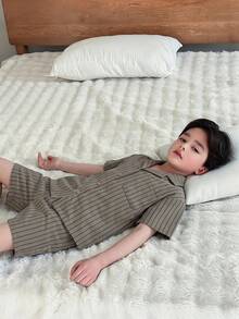 Dazy Kids Setelan Santai Musim Panas untuk Anak Laki-Laki: Atasan Lengan Pendek Bergaris Kancing Tunggal dan Celana Pendek - Khaki - View 3
