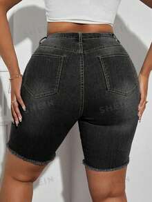 SHEIN CURVE+ 大尺碼女款牛仔短褲，黑色彈性牛仔布，磨損毛邊下擺，牛仔女郎風，夏季 - 黑色 - 查看 2