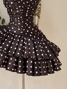 Lovelzi Elegante vestido mini sin tirantes de moda romántica vintage color café con lunares, estilo corto de satén con volantes en capas esponjosas y corte A, adecuado para regreso a la escuela, baile de graduación, boda y vestido de noche formal para mujeres - Café integral - Ver 5