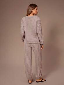 Lazeform Solid Color Velvet Women's Loungewear Set, Wooden Decorative Button Decor Top & Pants, Lounge Cozy Outfit, Fall Winter Clothes - Dusty Pink - View 2