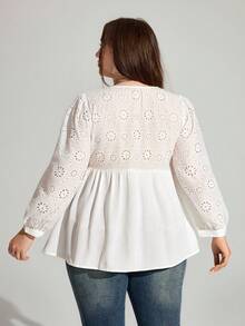Enliva Camisa de mujer de manga larga con cuello en V de encaje traslúcido en talla grande, cómoda y holgada para primavera y verano, ropa informal diaria, blusas para mujer, tops para curvas, atuendos de vacaciones - Blanco - Ver 2