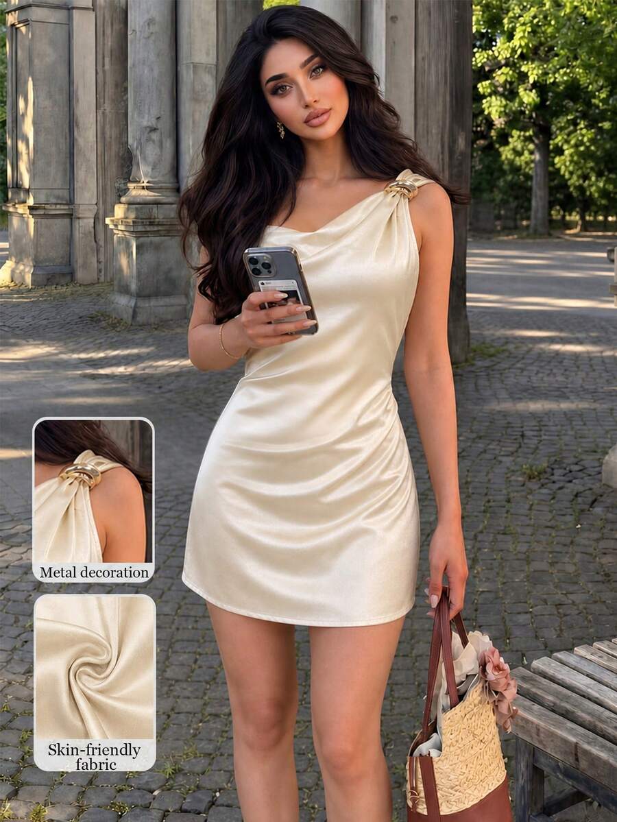 Modelyn Vestido curto feminino elegante em cetim, com um ombro só, detalhe de fivela metálica e pregas. Ideal para sair, encontros, eventos formais e baladas.