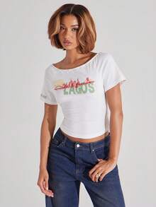 NYA SZN Top 圖案印花 T-shirt Lagos 寬鬆版型 目的地 Danfo 多彩設計 - 杏色 - 查看 1