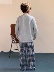 DAZY 青少年男孩素色圓領長袖上衣與格紋長褲休閒日常套裝 - 淺灰色 - 查看 2