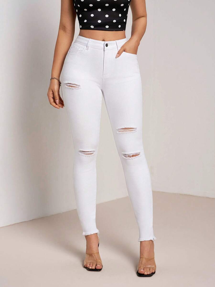 SHEIN Tall Jeans casuales versátiles para uso diario de mujer con bolsillo, botón y diseño desgastado - Blanco - Ver 1