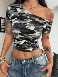 Coolane 女款春季街頭風 Grunge 哥德復古 Y2K 龐克風 黑色不對稱領貼身短袖 T-shirt，附金屬孔眼設計 - 彩色 - 查看 3