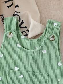 SHEIN 女嬰幼兒 0-3 歲 春/秋 心形印花 綠色燈芯絨吊帶褲套裝 胸前口袋 休閒可愛 拍照穿搭 - 綠色 - 查看 4