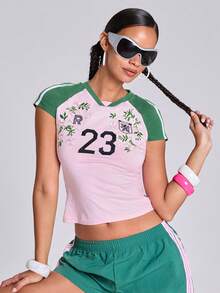 ACID BLVD 春夏 Y2K 辣妹運動風世界盃花卉數位徽章刺繡撞色緊身球衣 T-shirt - 粉色 - 查看 11