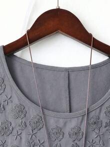 Linhara 大尺碼女款素色仿亞麻圓領刺繡七分袖休閒襯衫 - 灰色 - 查看 3