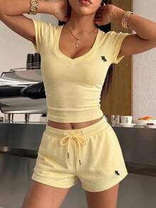 SHEIN EZwear 淡黃色刺繡針織心形領短袖上衣與抽繩腰短褲運動套裝 - 鵝黃色 - 查看 3