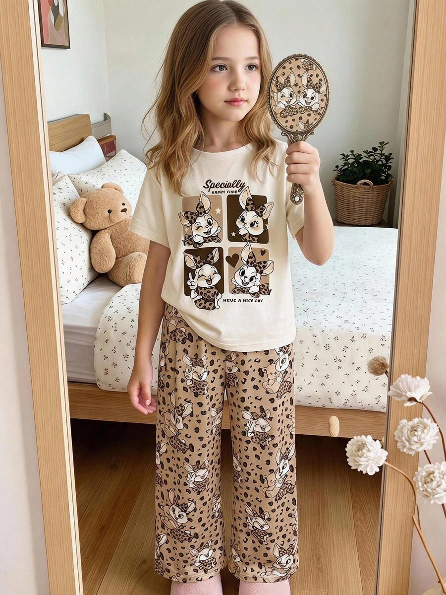 SHEIN 女童 2026 新款可愛卡其色卡通兔子縫線愛心圖案芭蕾風休閒修身圓領短袖長褲睡衣套裝，適合夏季，甜美可愛舒適，度假風 Y2K 女童服飾套裝，卡其色與鴨綠棕色，可愛復古豹紋蝴蝶結卡通兔子圖案