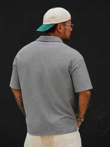 DAZY 夏季素色 Polo 領灰色紋理面料男士 T 恤 - 灰色 - 查看 2