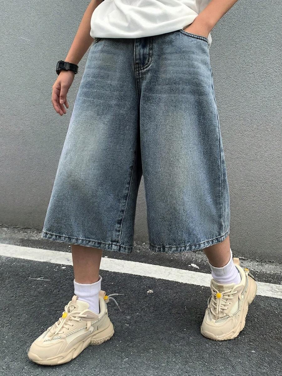 SHEIN 青少年男孩時尚休閒復古酷街頭復古藍色丹寧寬鬆舒適寬腿七分牛仔褲兒童服飾青少年男孩日常穿搭兒童春夏季電音節慶裝街頭風服飾 - 中等水洗藍 - 查看 1