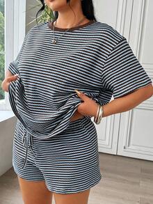 SHEIN EZwear 大尺碼女款圓領條紋短袖上衣與短褲休閒兩件套 - 藍色 - 查看 1