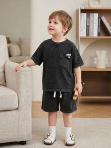 SHEIN Playful Pals 小男孩圓領落肩寬鬆五分袖T恤與彈性腰圍蝴蝶結裝飾牛仔短褲2件組 - 黑色 - 查看 4