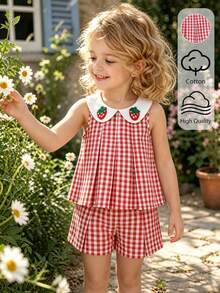 SHEIN Elladie kids 女童红白拼接草莓图案无袖上衣+短裤套装。经典的红白拼接梭织面料，白色彼得潘领饰以可爱的草莓图案，上衣采用修身褶皱设计。面料柔软舒适，搭配同色休闲短裤，适合打造可爱夏日造型，是派对、上学、度假、拍照的理想之选。兼具实用时尚、海岛风情、海滩周末休闲和夏季穿着的风格。 - 紅色 - 查看 6