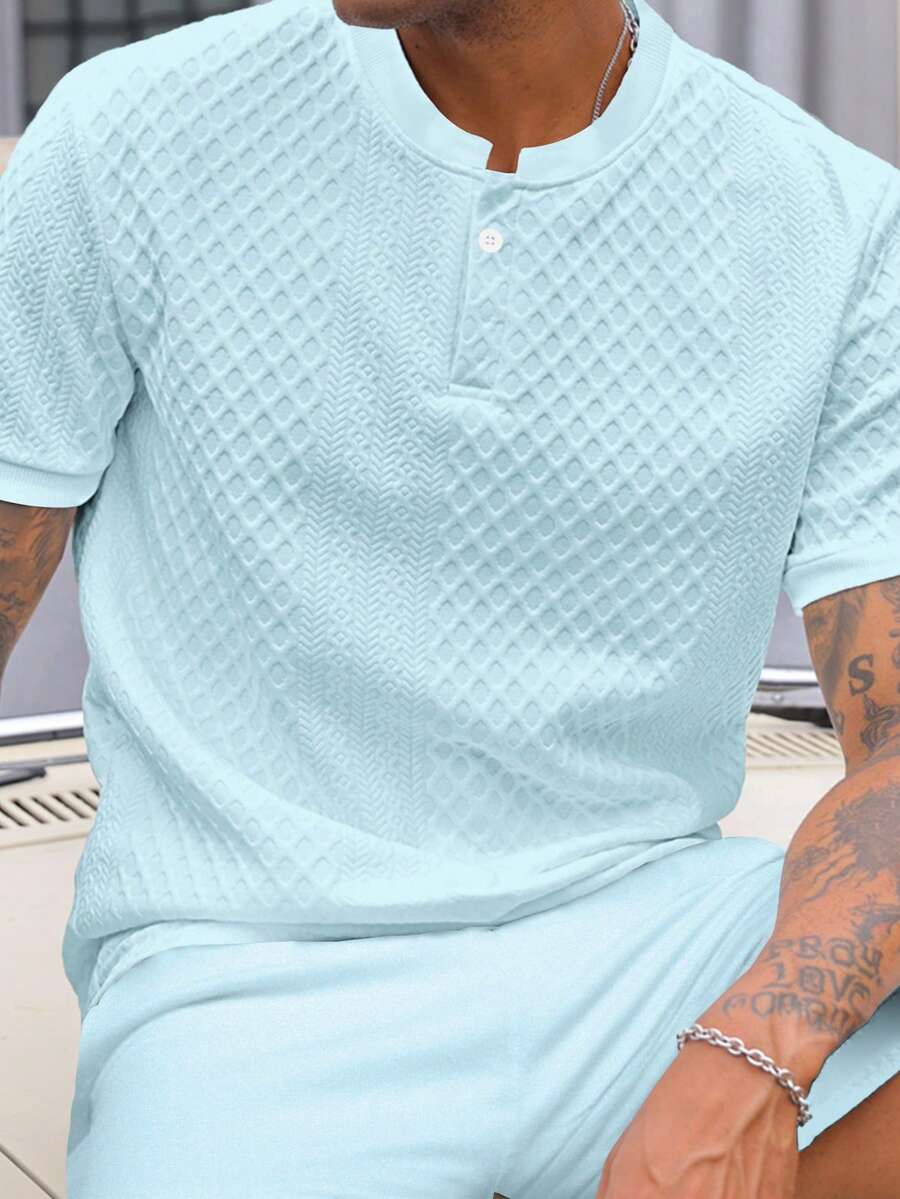 Manfinity CasualCool 男士夏季休閒素色標準版型短袖半鈕扣 Polo 衫 - 藍色 - 查看 1