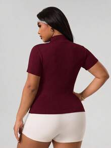 SHEIN Rhythm Era 大尺碼運動夾克多巴胺粉色結構化肩部短袖開襟衫拉鍊式外套 - 紅色 - 查看 2