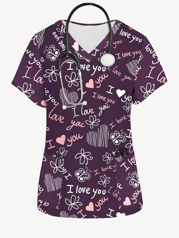 PopScrub Áo y tá nữ in graffiti slogan và đường kẻ màu tím đậm, thời trang xuân/hè cổ chữ V tay ngắn, thiết kế hai túi và xẻ hông, áo scrub nữ dễ thương, áo đồng phục làm việc
