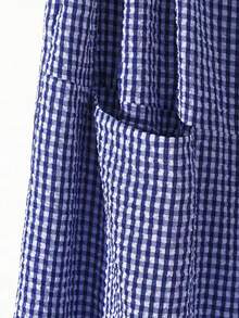 SHEIN LUNE CURVE 大尺碼泡泡格紋休閒寬鬆大口袋綁帶連身褲 夏季度假休閒出遊連身褲 - 藍色 - 查看 3