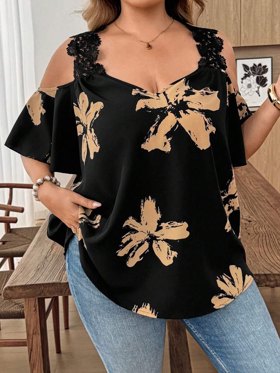 SHEIN CURVE+ 大尺碼印花蕾絲飾邊露肩上衣 休閒波西米亞風優雅現代女襯衫 2026夏季 22W 度假婚禮賓客穿搭 黑色 - 杏色 - 查看 1