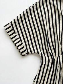 SHEIN CURVE+ 大尺碼女款單排扣黑白短袖襯衫 2026年秋季 22W 辦公室早午餐 正式約會之夜 夜店休閒 傳統西式 - 彩色 - 查看 3