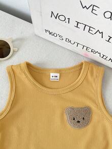 SHEIN Playful Pals Conjunto de 3 peças para bebé rapaz no verão, regata amarela da moda com gráfico de urso fofo e calções brancos com estampa digital de urso, combinados com chapéu, adequados para uso casual diário e atividades ao ar livre fáceis - Amarelo - Ver 5