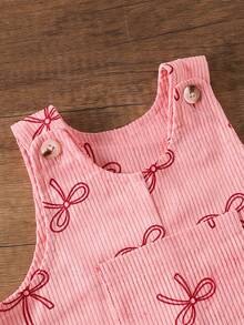 SHEIN Playful Pals 男女幼童 0-3 歲 春/秋季 全身印花 粉色 & 多色調蝴蝶結圖案印花 時尚百搭基礎款 燈芯絨吊帶長褲套裝，胸前口袋設計，柔軟舒適面料，休閒版型 適合外出、居家、春秋穿著 - 粉色 - 查看 6