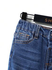 SHEIN 兒童小男孩口袋鈕扣休閒百搭修身牛仔長褲 開學季夏季款 - 中等水洗藍 - 查看 3