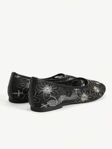 CUCCOO CHICEST 花卉刺繡圓頭平底鞋 透視網紗低鞋面 通勤約會氣質女鞋 - 黑色 - 查看 5