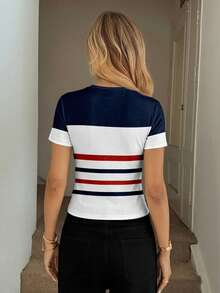 SHEIN LUNE تي شيرت نسائي كاجوال بسيط بياقة طاقم وأكمام قصيرة ضيق، مناسب للربيع والصيف - متعدد الألوان - مشاهدة 2