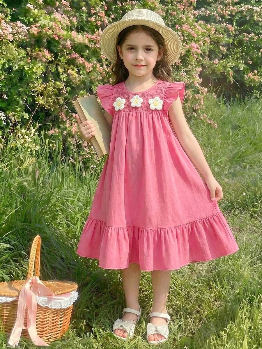 SHEIN Vintaside Kids 年轻女孩优雅甜美可爱贴花圆领短袖荷叶边下摆宽松休闲时尚连衣裙，适合度假旅行夏季穿着。