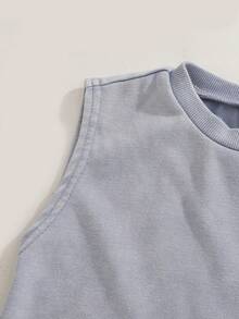 SHEIN Playful Pals 男嬰牛仔套裝，夏季新品，時尚休閒風格，背心上衣 + 牛仔短褲套裝，深藍色雪洗工藝配小馬刺繡，時尚，寬鬆版型，彈性腰帶，輕量柔軟針織牛仔效果材質，舒適親膚，男嬰必備，簡約休閒適合夏季穿著，時尚百搭，適合日常拍照、購物、日常出遊、聚會、音樂節、度假等，2026新款男嬰牛仔套裝 - 中等水洗藍 - 查看 6