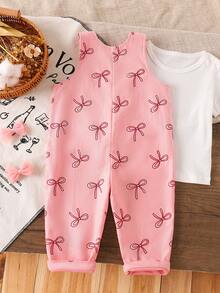 SHEIN Playful Pals 男女幼童 0-3 歲 春/秋季 全身印花 粉色 & 多色調蝴蝶結圖案印花 時尚百搭基礎款 燈芯絨吊帶長褲套裝，胸前口袋設計，柔軟舒適面料，休閒版型 適合外出、居家、春秋穿著 - 粉色 - 查看 3