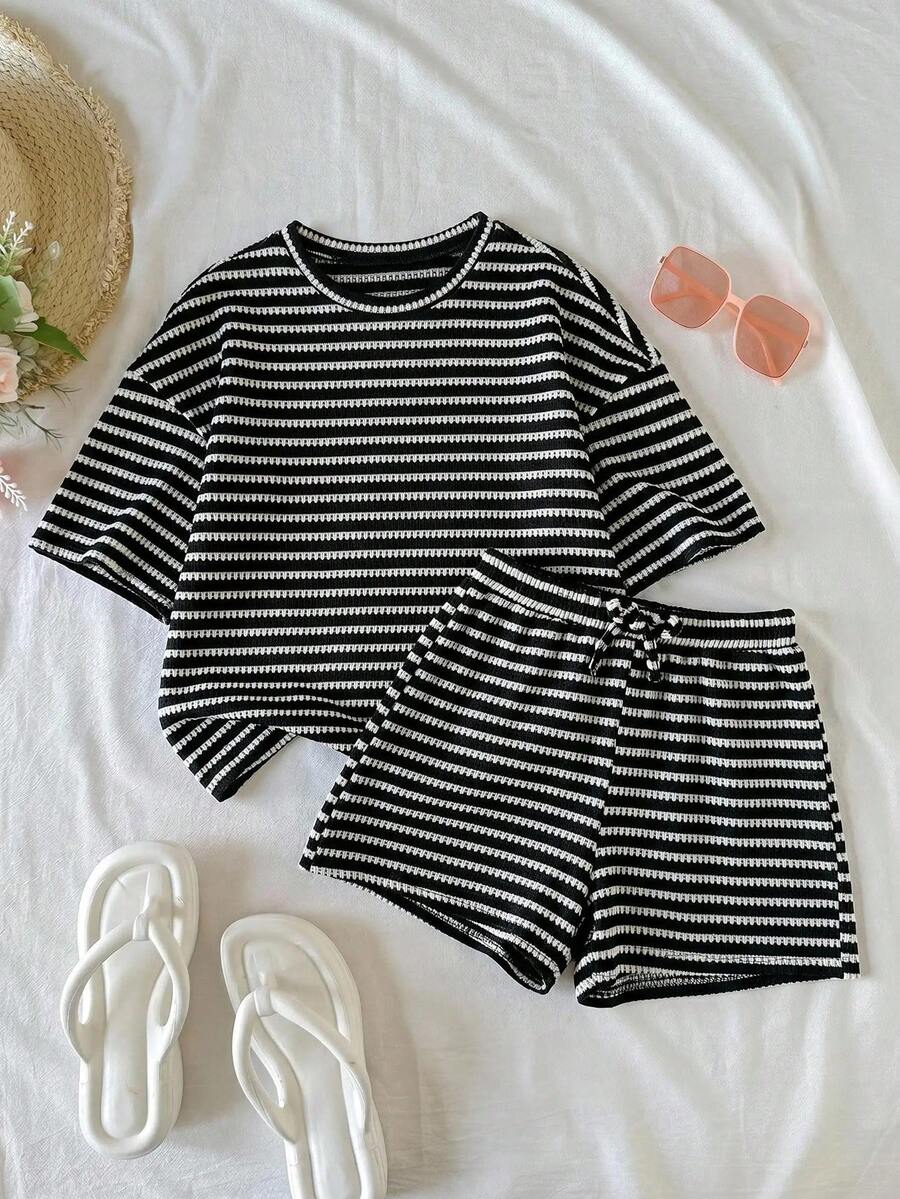 SHEIN Kaos dan Celana Pendek Bergaris Pink Kasual Sehari-hari Serbaguna dan Nyaman untuk Anak Perempuan Remaja - Hitam - View 1