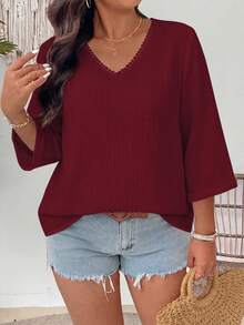 EMERY ROSE Plus Size Versatile Cotton Linen Texture V-Neck Floral Blouse - Burgundy - View 3