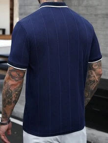 Manfinity CasualCool قميص بولو رجالي كاجوال بأكمام قصيرة مع تطريز وحافة متباينة، نصف فتحة، أزرق داكن، رسمي - أزرق بحري - مشاهدة 2