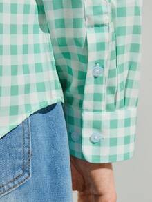 VeloEdit Men Casual Vacation Plaid Small Icon Front Single-Breasted Comfortable Long Sleeve Fashion Shirt & Patched & Embroidery, Old Money & Boyfriend - Mint Green - View 9