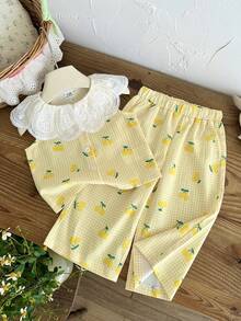 SHEIN 女嬰夏季背心套裝，慵懶活力風，滿版俏皮櫻桃印花，精緻大領口，無袖背心搭配同款寬腿褲，寬鬆舒適夏日氛圍，適合女嬰日常休閒慵懶穿搭、戶外玩耍、休閒度假 - 黃色 - 查看 6
