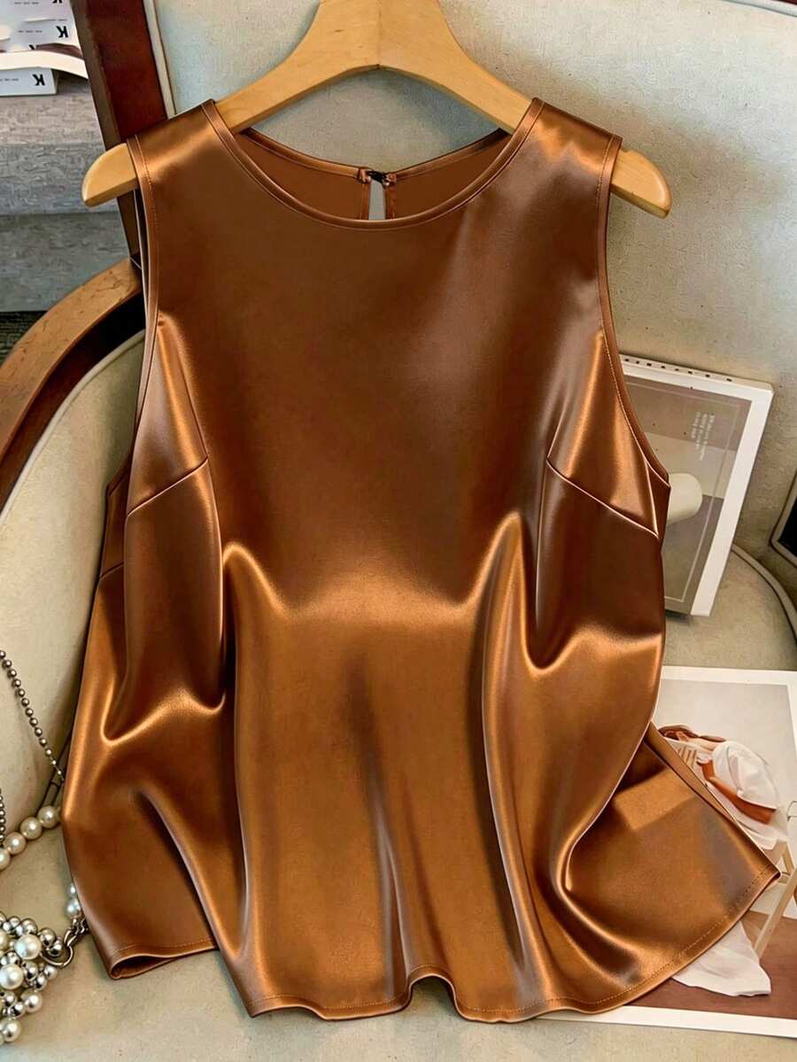 GlowEve CURVE 大尺碼女款熱銷優雅圓領背心上衣,緞面光澤面料設計,修身版型,適合日常通勤、正式場合、外出 - 咖啡棕 - 查看 1