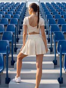 CourtClass CourtClass Bộ đồ thể thao nữ áo thun croptop cổ vuông tay ngắn màu trơn và chân váy quần - Màu be - Xem 6