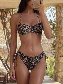 Swim Vcay Conjunto de traje de baño para mujer de verano y playa con top de bikini de tirantes desmontables con estampado de leopardo y braguita de triángulo fruncida con cordón - Multicolor - Ver 1